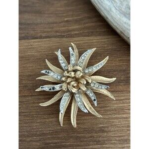Vintage Gold Tone & Rhinestone Brooch Pin Costume Jewelry Sunburst Flower READ